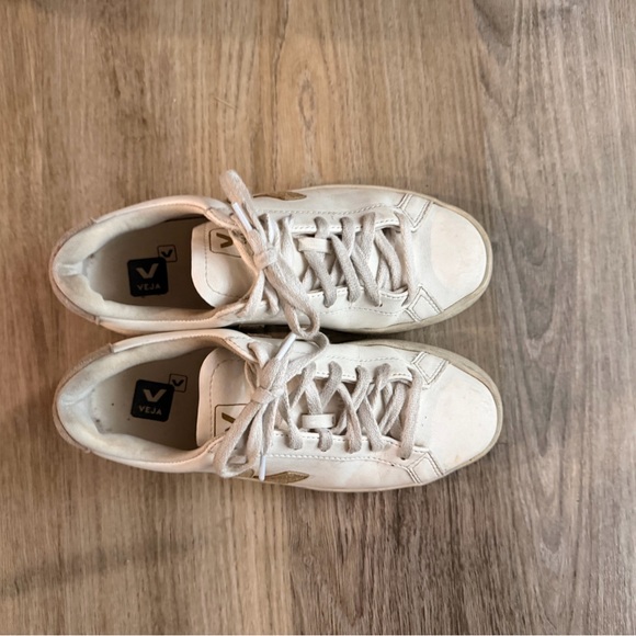 Veja Shoes - Veja White Sneakers with Tan V Detail